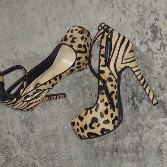 Jessica Simpson Shoes - Picture 2 of 4